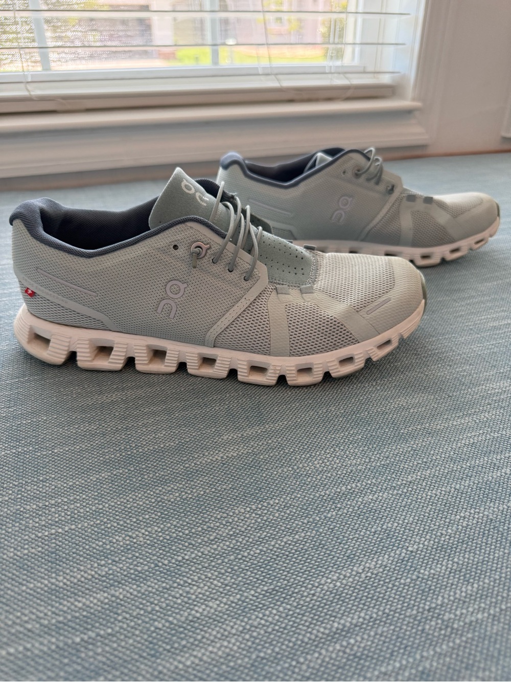 On Cloud 5 Women’s 9.5 Sneakers Surf Cobble Light Blue Running Shoes